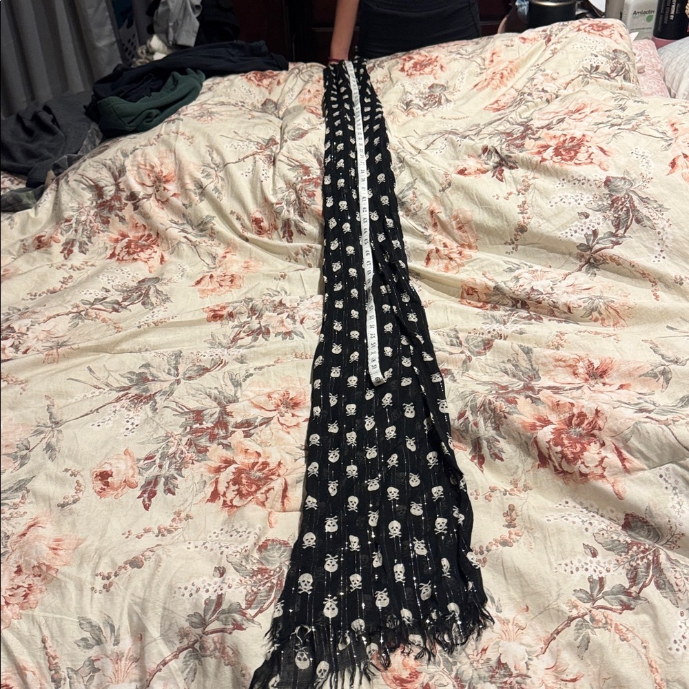 3/$15 Black scarf with off white skulls by Madden Girl - Picture 4 of 5